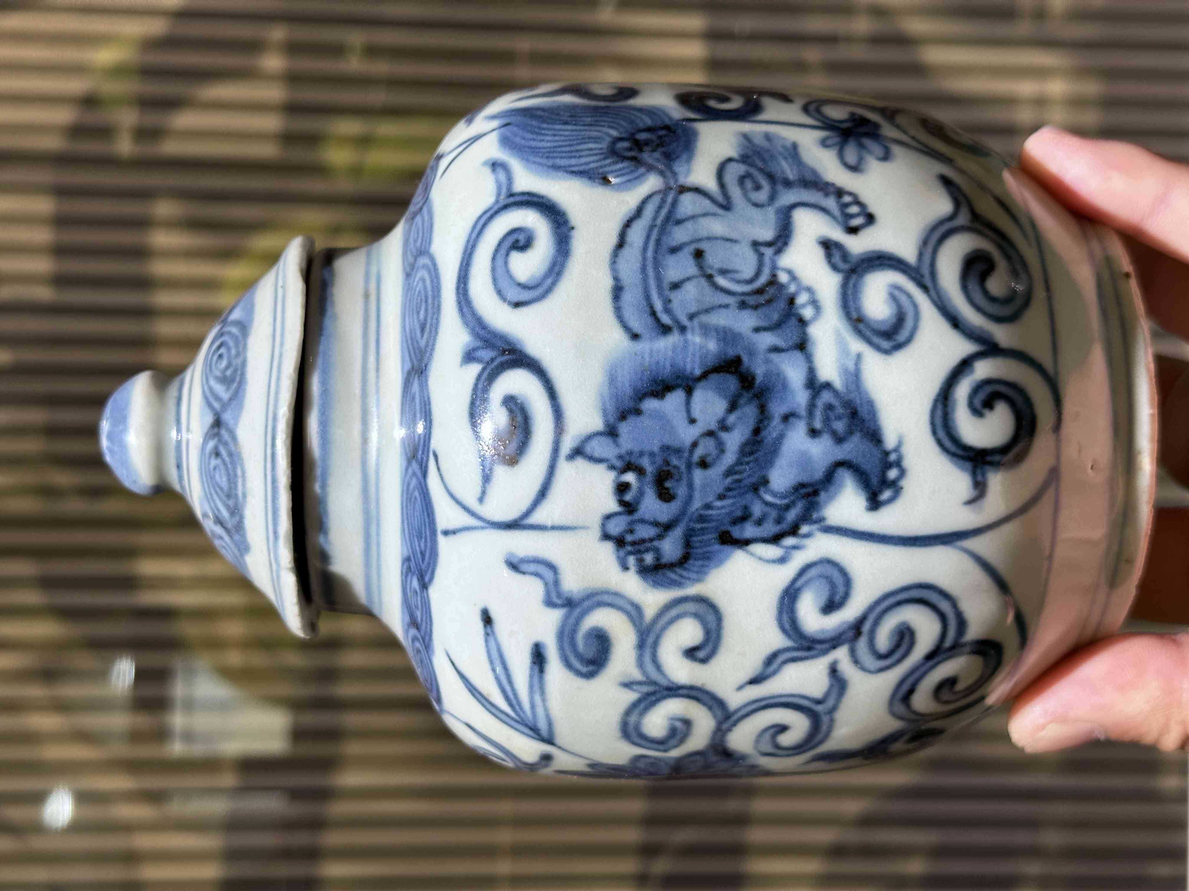 万历青花狮子穿花盖罐_【价格及图片】_古董鉴定拍卖(图1)